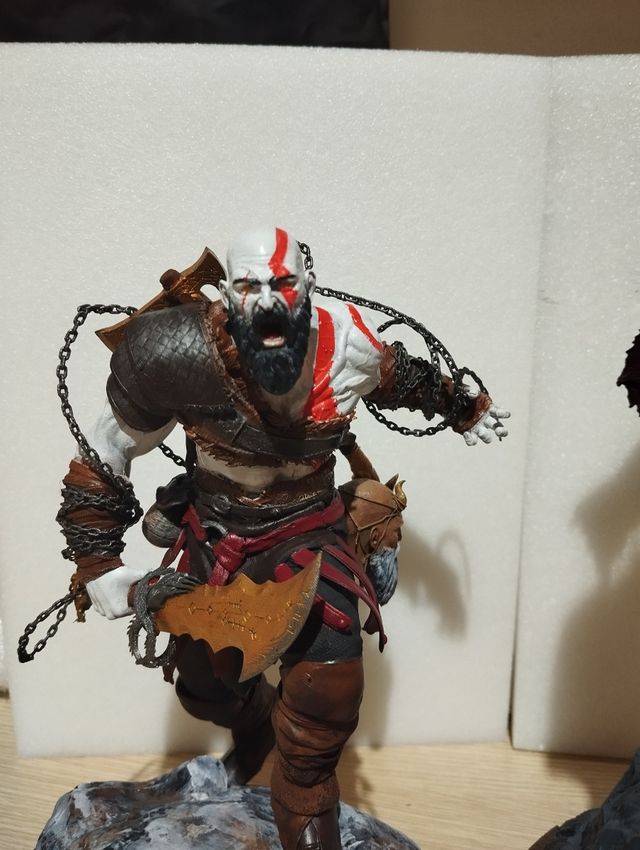 Statue Re Thor e Kratos in resina