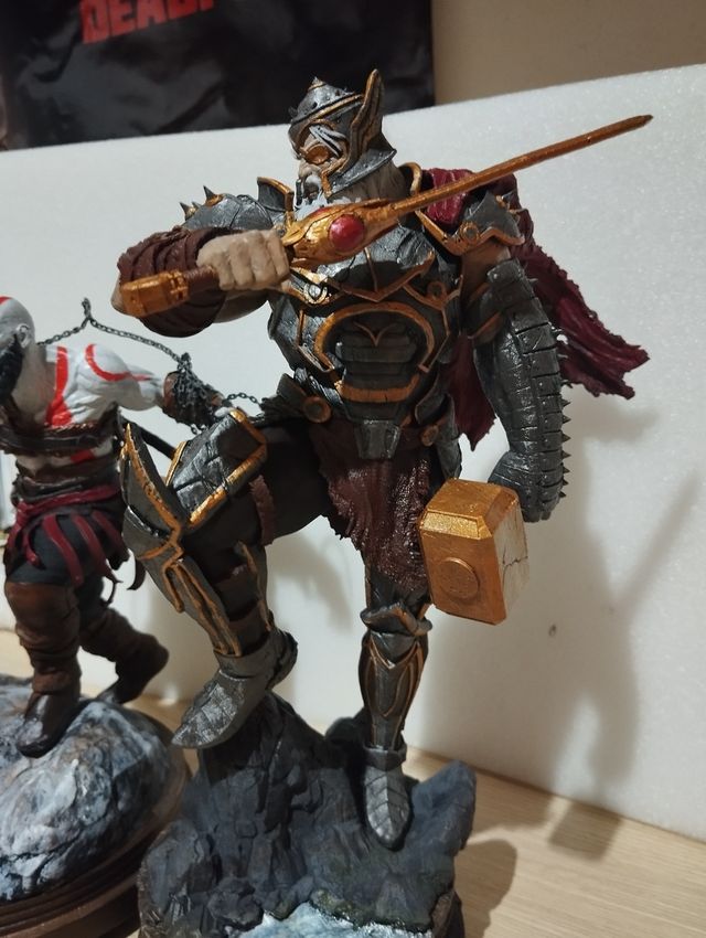 Statue Re Thor e Kratos in resina