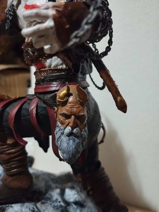 Statue Re Thor e Kratos in resina