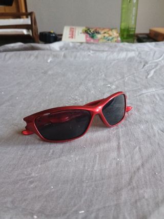 Estuche y gafas Lotus rojo