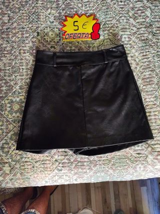 Shorts falda negros de cuero sintético 