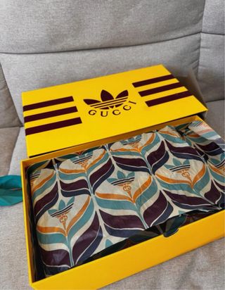 Sandalias Gucci Adilette transparentes