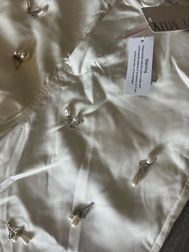 Pantalones blancos con perlas