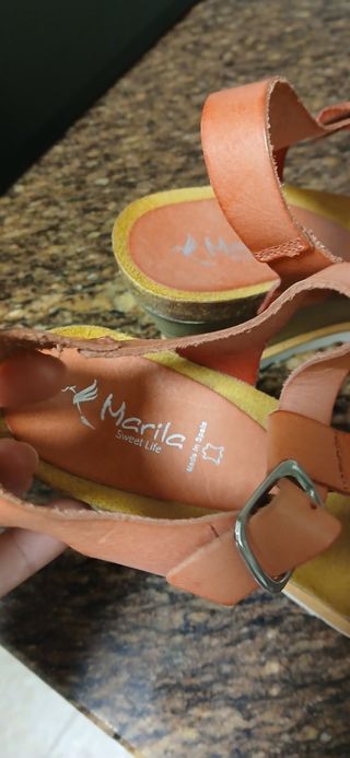 Sandalias cuña piel naranja