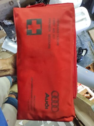Botiquín primeros auxilios Audi original
