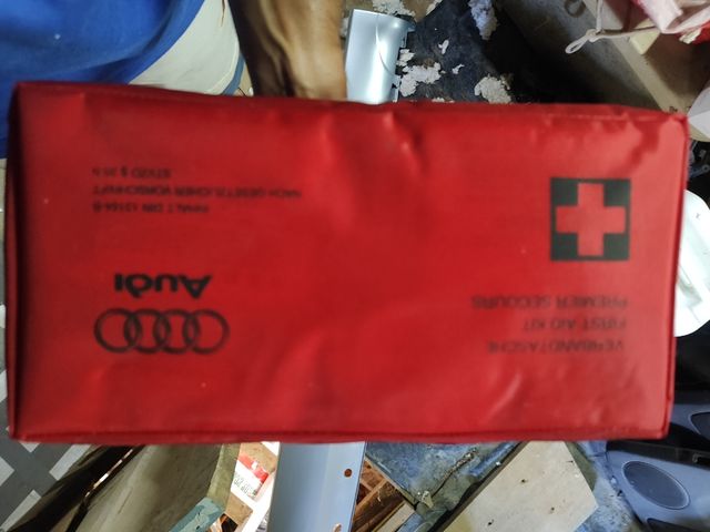 Botiquín primeros auxilios Audi original
