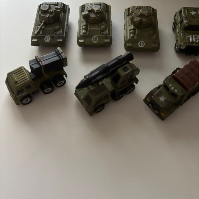 12 Mini Vehículos Militares