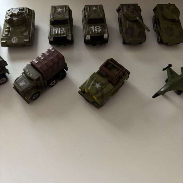 12 Mini Vehículos Militares
