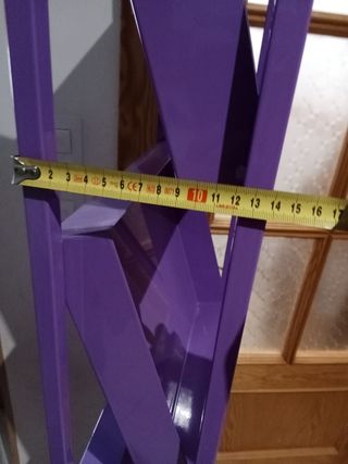 Estantería metálica lila - 4 niveles.Mide 1,75 alt
