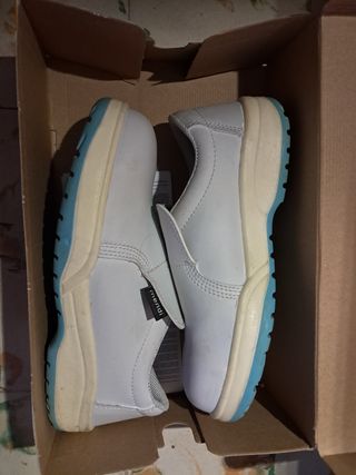 Zapatos seguridad blancos con punta antigolpes
