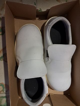 Zapatos seguridad blancos con punta antigolpes