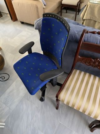 3 Sofá y 6 sillas madera estilo clásico , regalado