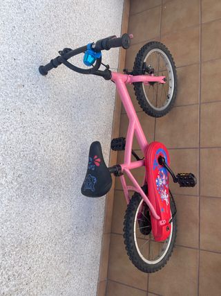Bicicleta, patinete y cubo infantil niña 12" usada