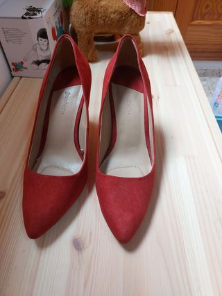 Zapatos rojos Stradivarius tacón