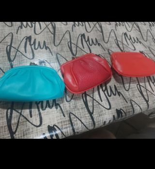 Monederos vintage rojos y turquesa