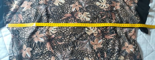 Blusa estampada marrón y negra