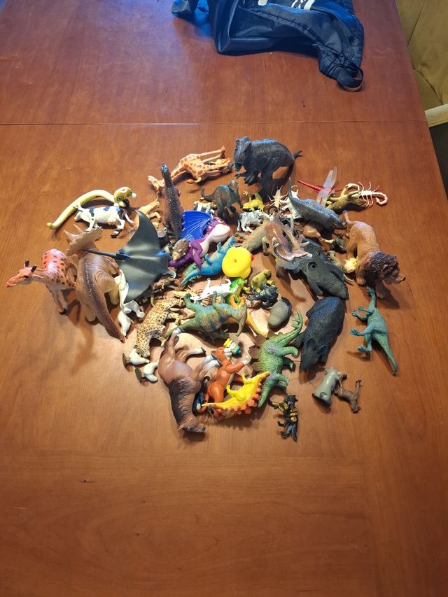 Colección de animales de plástico