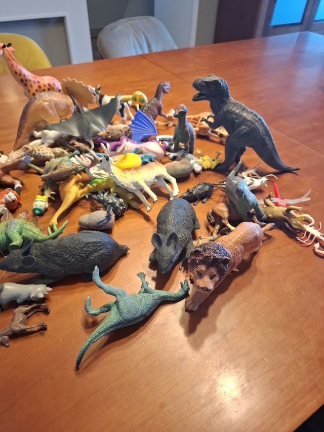 Colección de animales de plástico