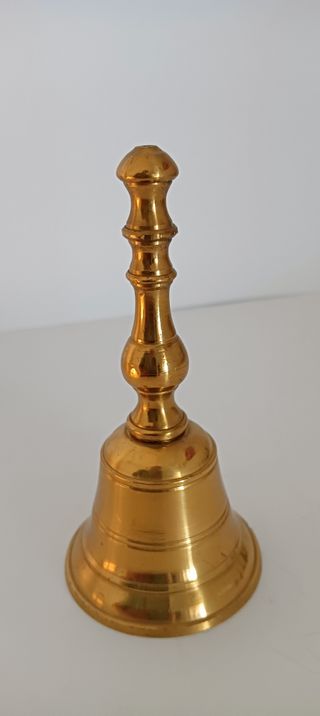 7 campane in bronzo e ottone.