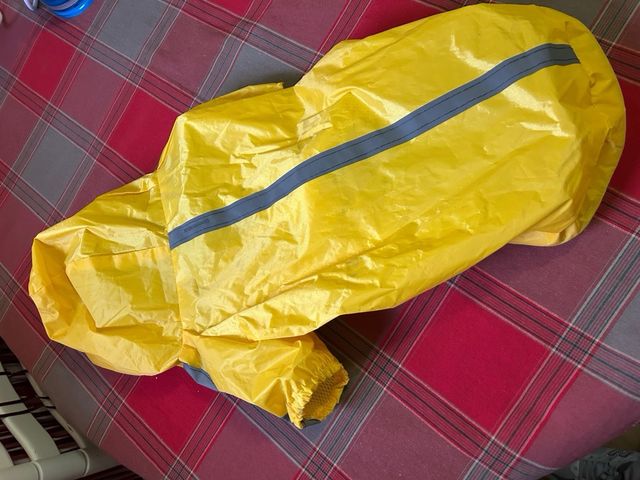 Chubasquero amarillo para perro talla M - Nuevo