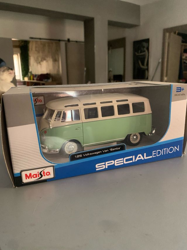 Maisto VW Samba 1:25