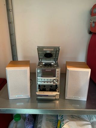 Kenwood RXD-M47WM Radio Cassette-CD con altavoces