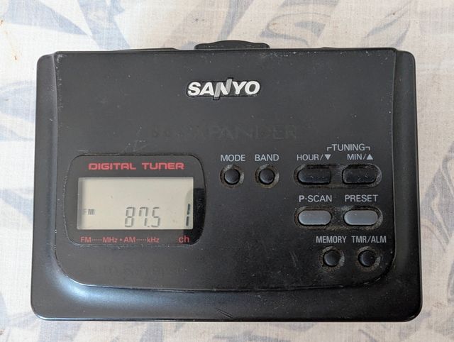 Radio Cassette Sanyo Bass Xpander