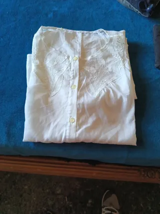 Camisón blanco de batista
Muy fina50poliester/50 a