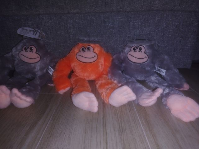 3 peluches monos Gloria. Kikazaru e Iwazaru