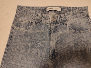 Jeans Bershka bordados, talla 36