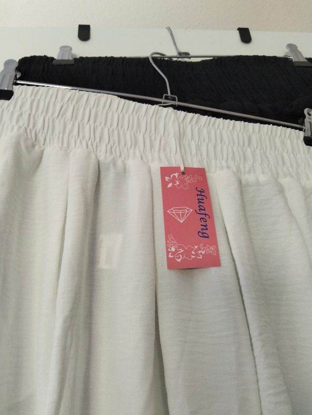 Shorts HuaFeng blanco y negro