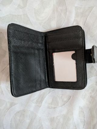 Monedero billetera negro acharolado monogram
