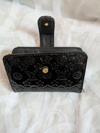 Monedero billetera negro acharolado monogram