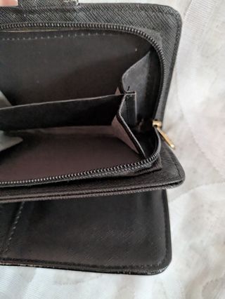 Monedero billetera negro acharolado monogram