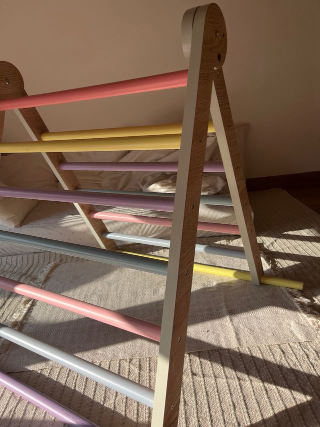 Triángulo Pikler infantil