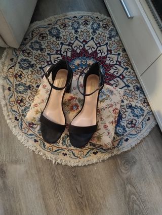 Sandalias negras tacón bajo