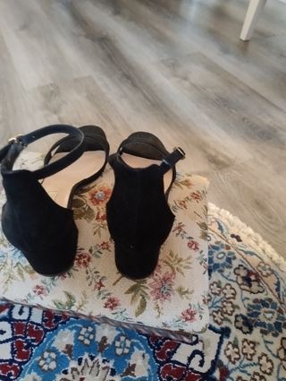 Sandalias negras tacón bajo