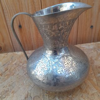 Brocca vintage in metallo