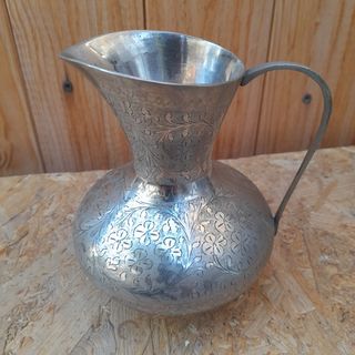 Brocca vintage in metallo