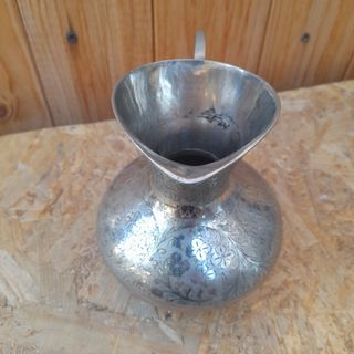 Brocca vintage in metallo