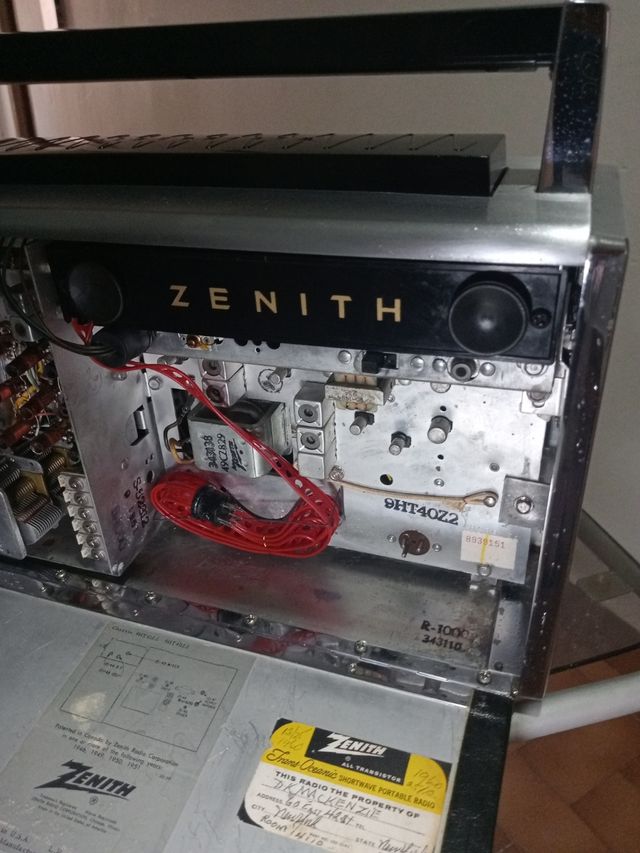     Radio Zenith Trans-Oceanic
      Royal 1000 