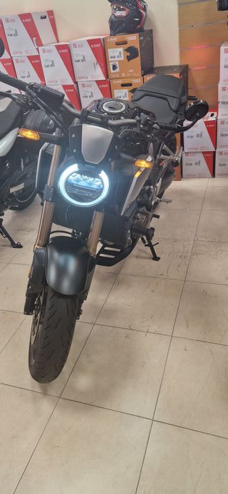 Honda CB 650R - Moto Negra Impecable. DIC 2019