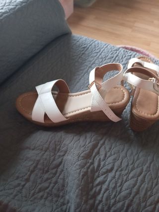 Zuecos blancos mujer