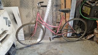 Bicicleta antigua para restaurar