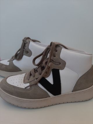 Zapatillas Victoria altas beige/blancas