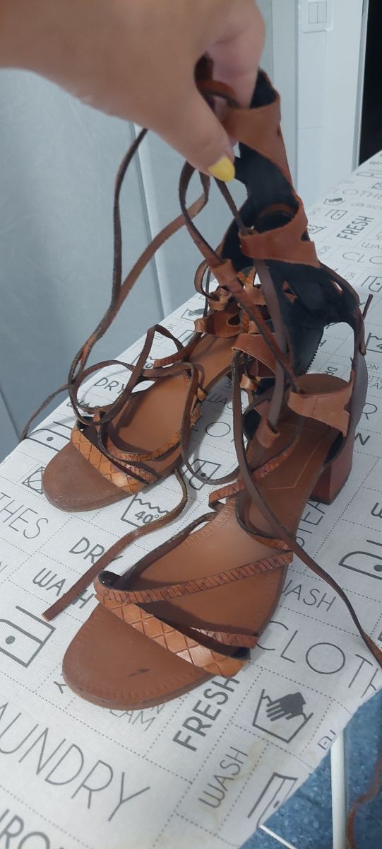 Sandalias romanas piel marrón 38