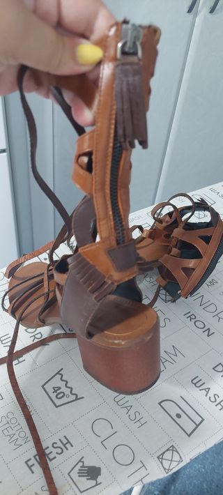 Sandalias romanas piel marrón 38
