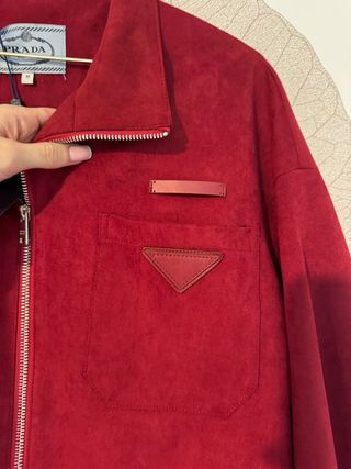 Cazadora ante Prada roja
