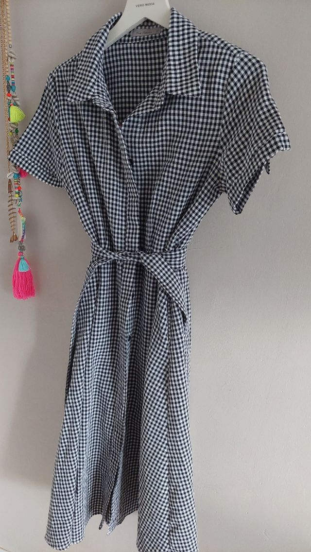 Vestido VERO MODA midi blanco y negro