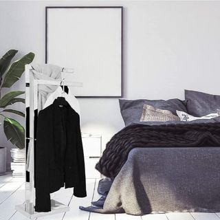 Toallero de pie de dos brazos.